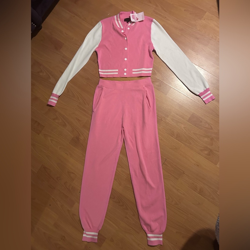 NWT Jogger Set Chic Pink and White Women's (Runs Small so fits like a Small) - Picture 1 of 6